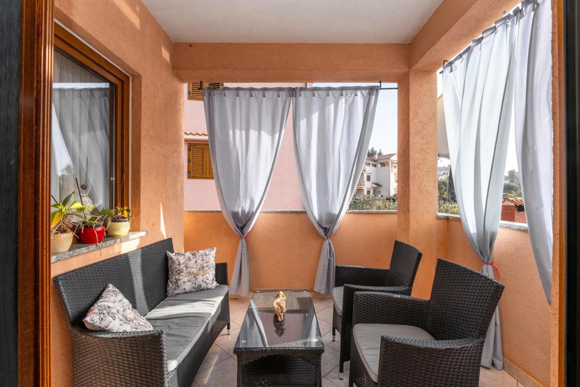 Apartment Morena Poreč Exteriör bild